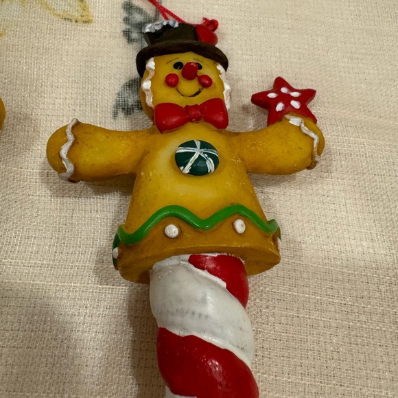 3 Adorable Gingerbread Themed Christmas Ornaments Red & White Icicles - Picture 7 of 10